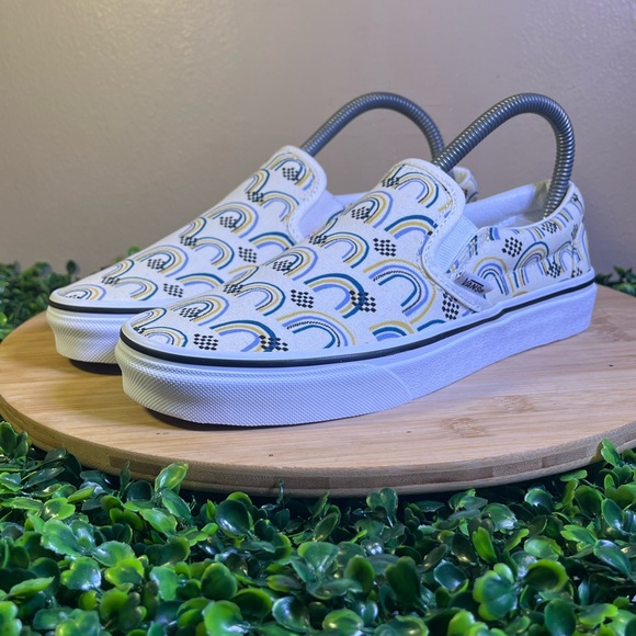🔥 NEW VANS CLASSIC SLIP-ON RAINBOW SKATEBOARDING SHOES WOMENS SIZE 7 MENS 5.5 - Picture 2 of 9
